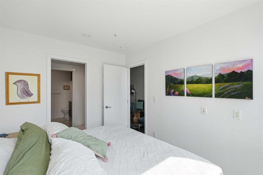 628-88 9 Street Ne, Calgary, AB - Indoor Photo Showing Bedroom
