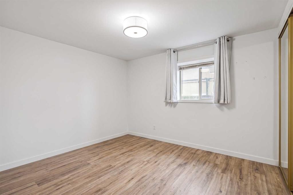 1644 16 Street Se, Calgary, AB - Indoor Photo Showing Other Room