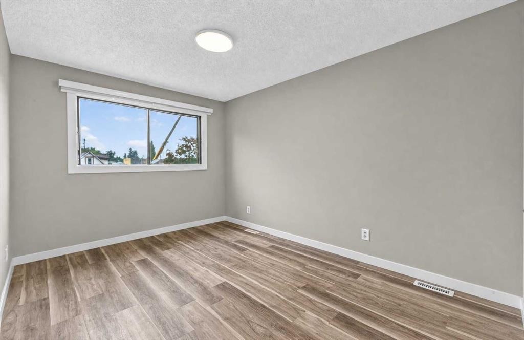 1608 3 Street Nw, Calgary, AB - Indoor Photo Showing Other Room