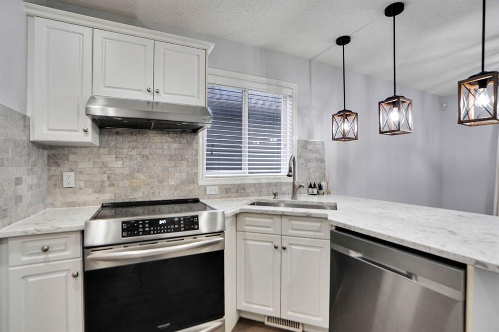 41 Millview Park Sw, Calgary, AB - Indoor Photo Showing Kitchen