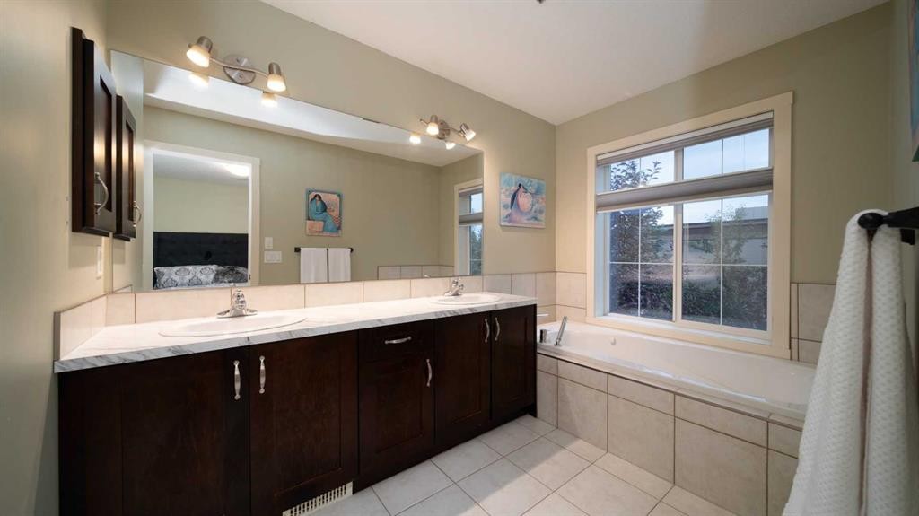 93 Cranleigh Heath Se, Calgary, AB - Indoor Photo Showing Bathroom
