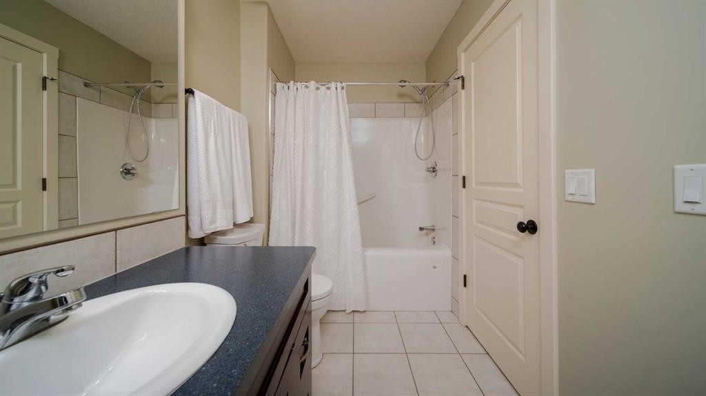 93 Cranleigh Heath Se, Calgary, AB - Indoor Photo Showing Bathroom