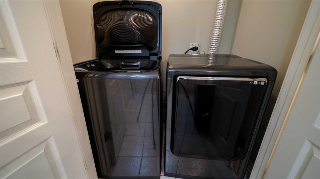 93 Cranleigh Heath Se, Calgary, AB - Indoor Photo Showing Laundry Room
