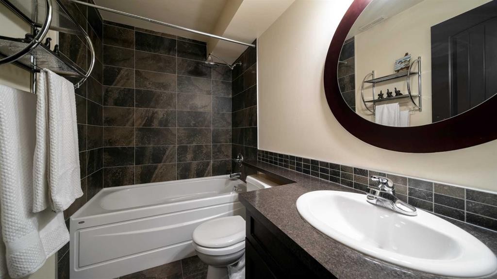 93 Cranleigh Heath Se, Calgary, AB - Indoor Photo Showing Bathroom