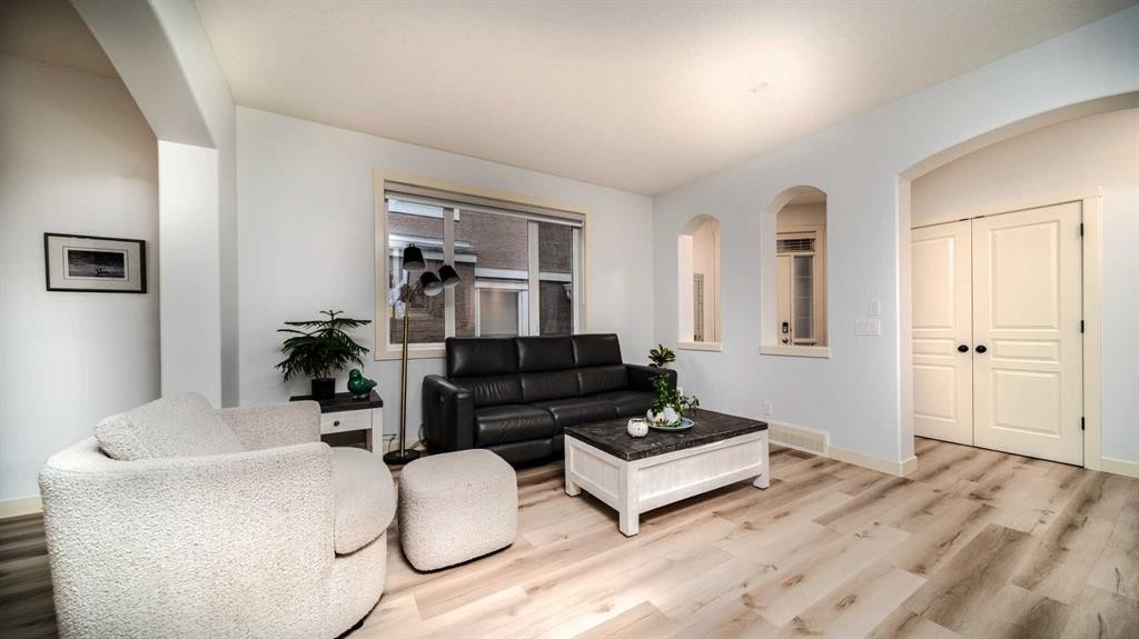 93 Cranleigh Heath Se, Calgary, AB - Indoor Photo Showing Living Room