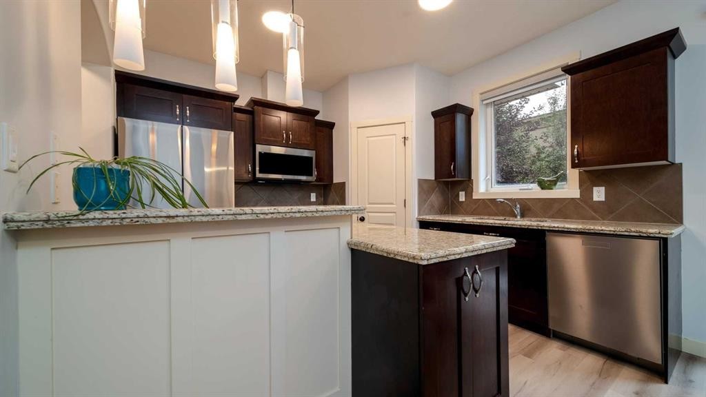 93 Cranleigh Heath Se, Calgary, AB - Indoor Photo Showing Kitchen
