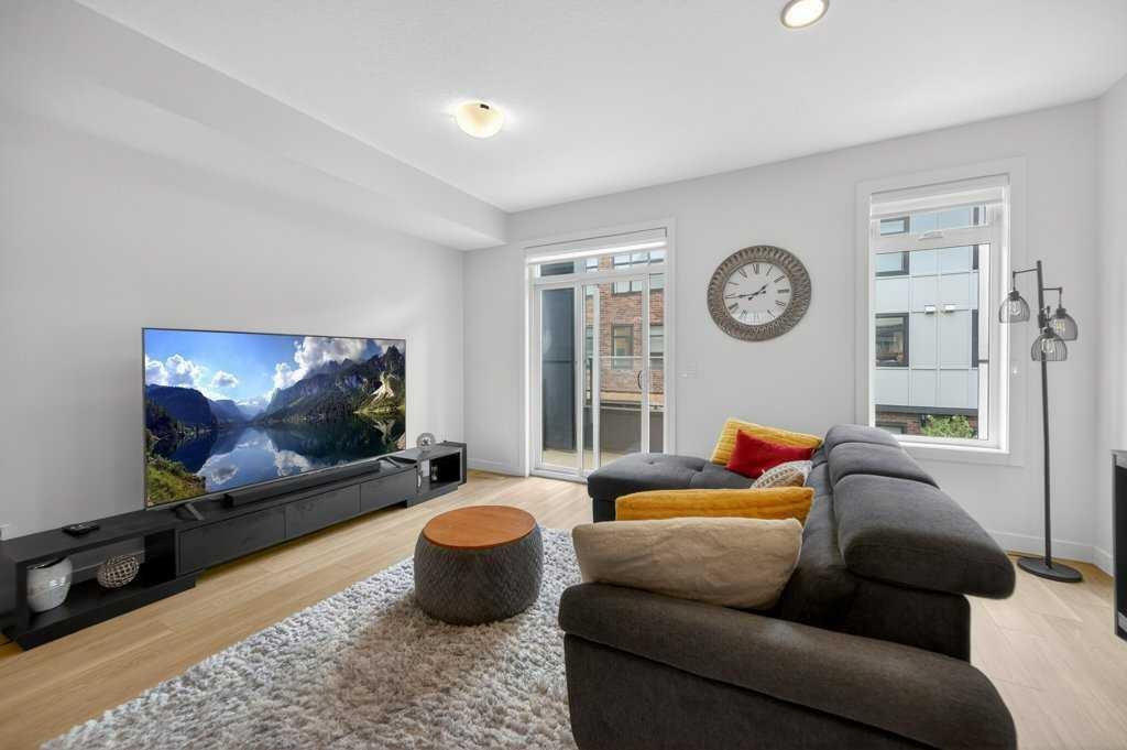 606-550 Seton Circle Se, Calgary, AB - Indoor Photo Showing Living Room