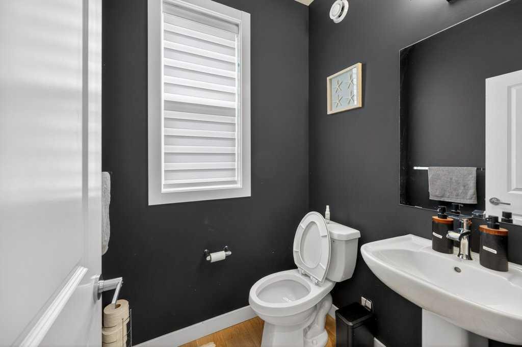 606-550 Seton Circle Se, Calgary, AB - Indoor Photo Showing Bathroom