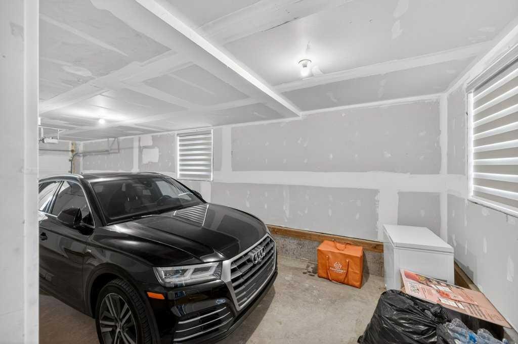 606-550 Seton Circle Se, Calgary, AB - Indoor Photo Showing Garage