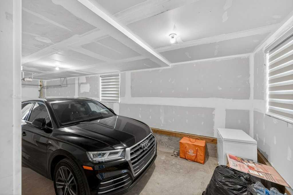 606-550 Seton Circle Se, Calgary, AB - Indoor Photo Showing Garage