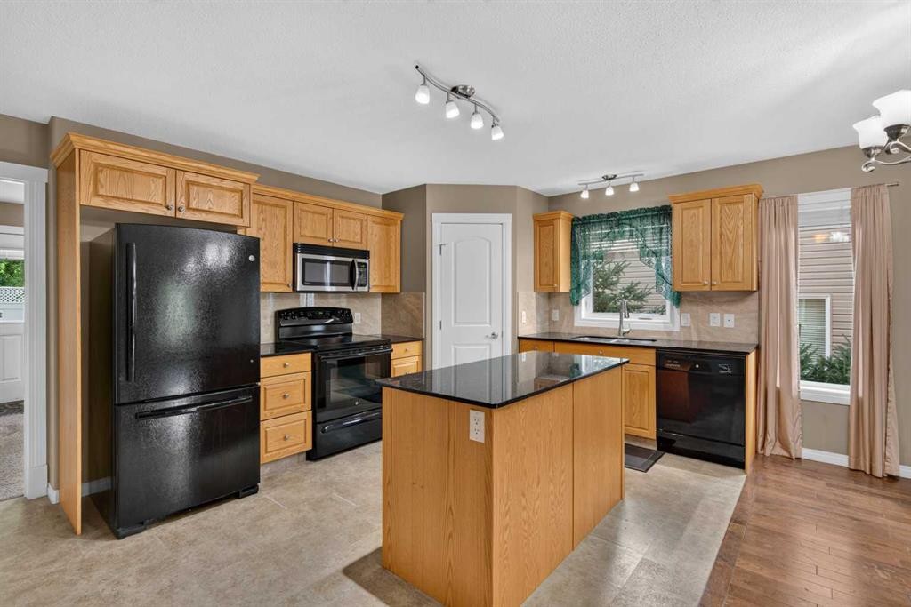3-310 6 Avenue Ne, Three Hills, AB - Indoor Photo Showing Kitchen
