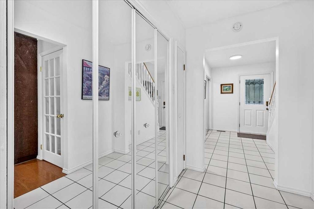 1707 107 Avenue Sw, Calgary, AB - Indoor Photo Showing Other Room