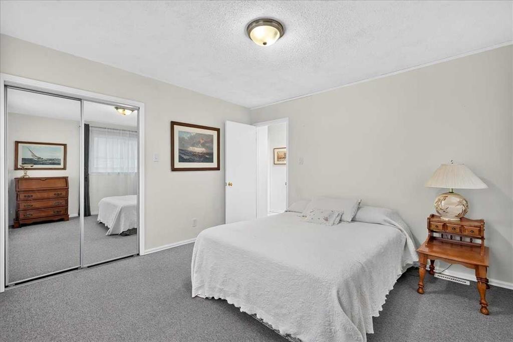 1707 107 Avenue Sw, Calgary, AB - Indoor Photo Showing Bedroom