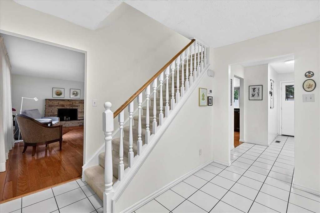 1707 107 Avenue Sw, Calgary, AB - Indoor Photo Showing Other Room