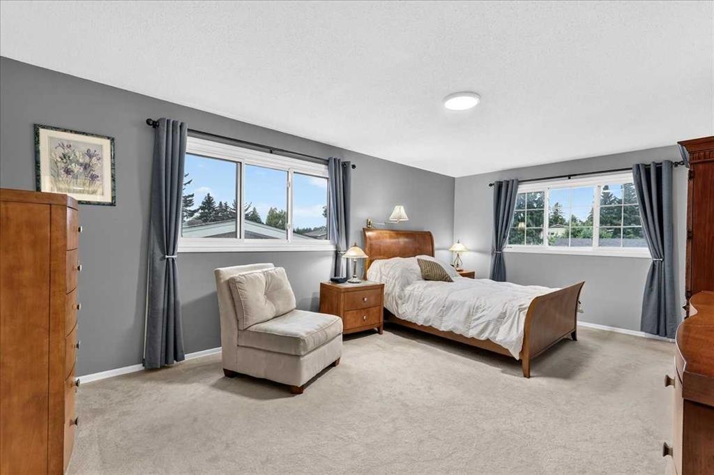 1707 107 Avenue Sw, Calgary, AB - Indoor Photo Showing Bedroom
