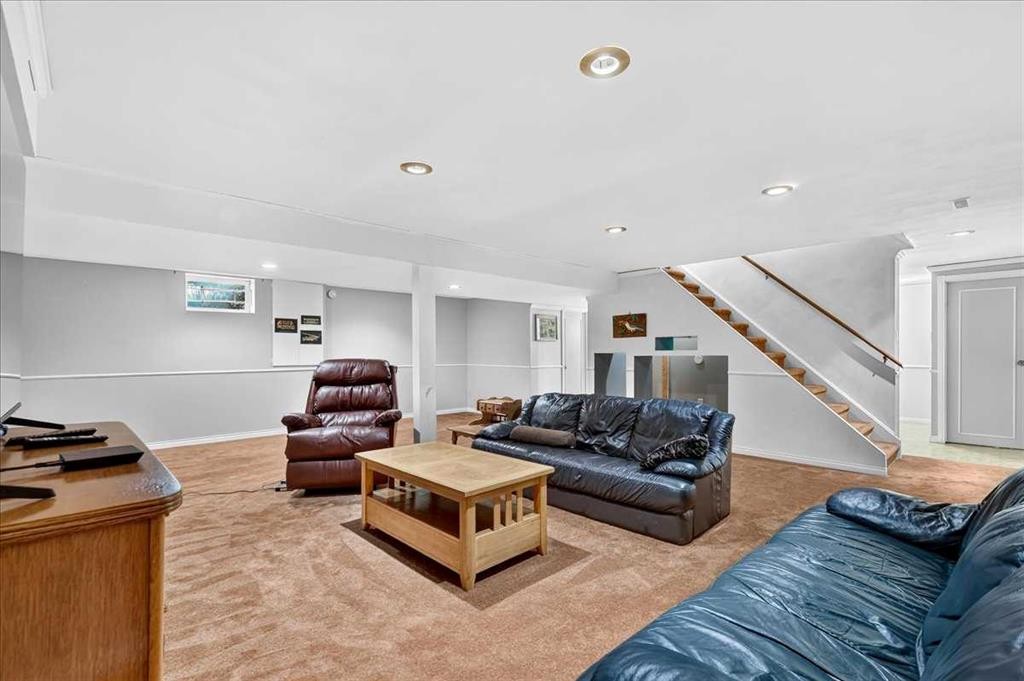 1707 107 Avenue Sw, Calgary, AB - Indoor