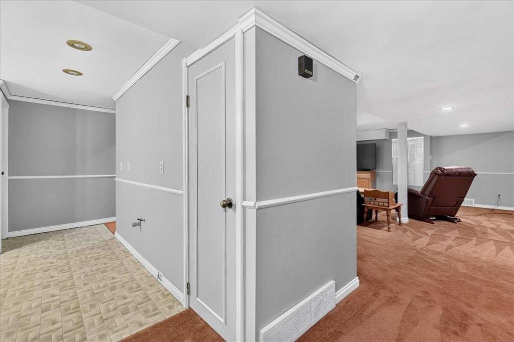 1707 107 Avenue Sw, Calgary, AB - Indoor Photo Showing Other Room