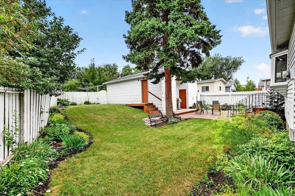 1707 107 Avenue Sw, Calgary, AB - Outdoor