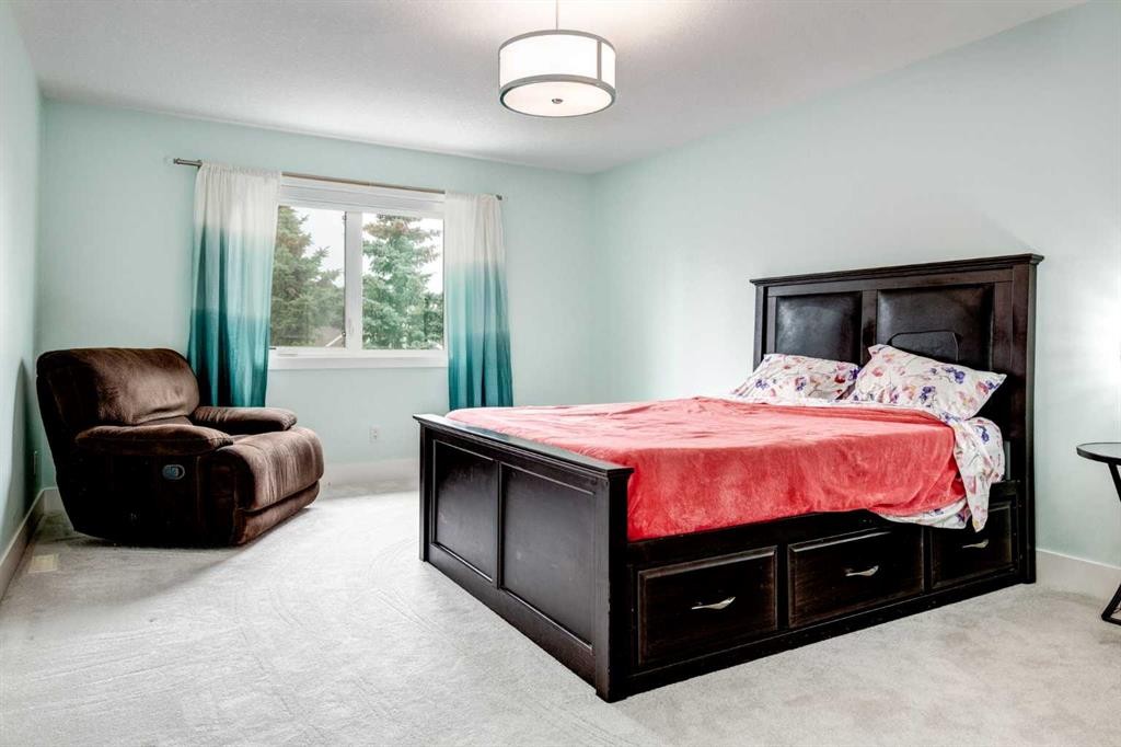 40 Westmore Place Sw, Calgary, AB - Indoor Photo Showing Bedroom