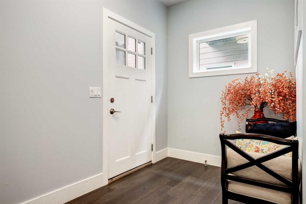 40 Westmore Place Sw, Calgary, AB - Indoor Photo Showing Other Room