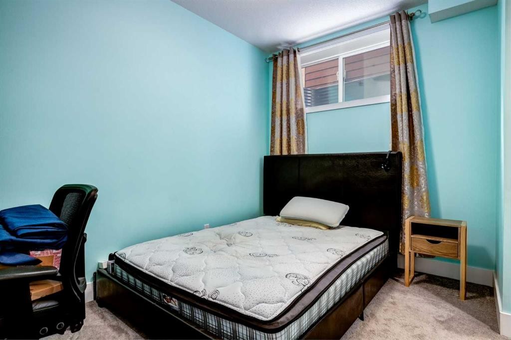 40 Westmore Place Sw, Calgary, AB - Indoor Photo Showing Bedroom