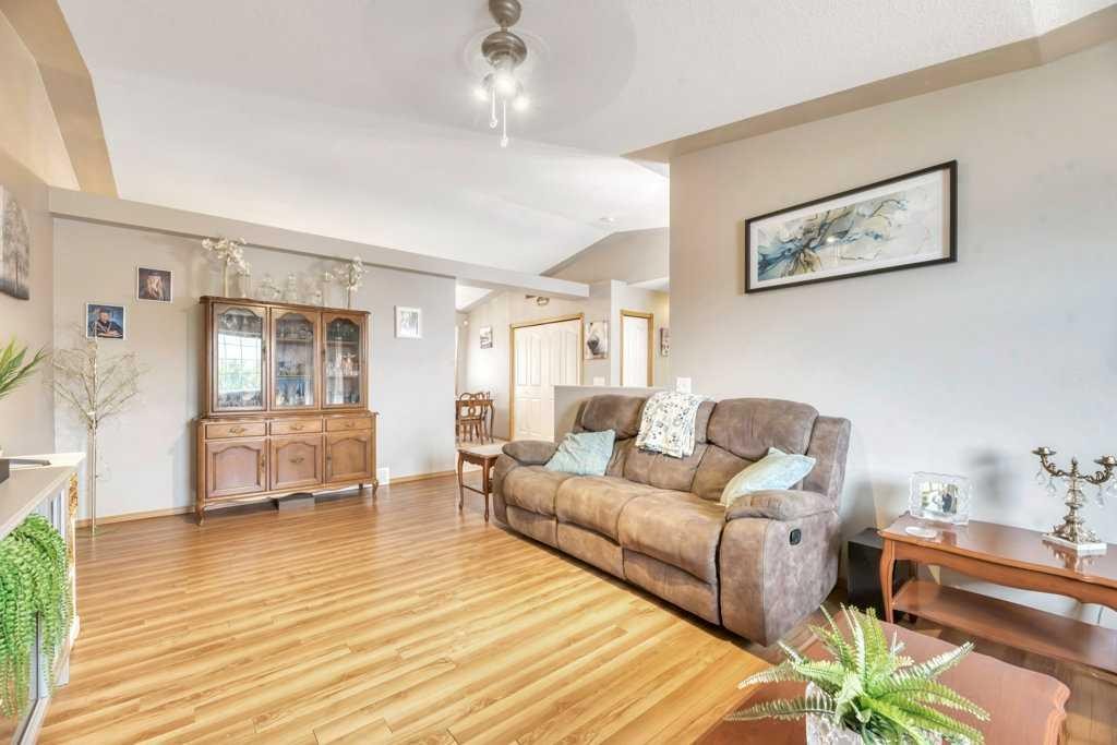 1907 Strathcona Terrace, Strathmore, AB - Indoor Photo Showing Living Room