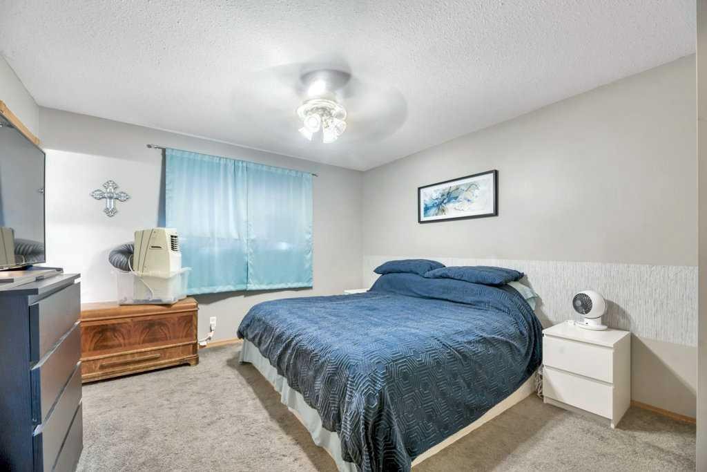 1907 Strathcona Terrace, Strathmore, AB - Indoor Photo Showing Bedroom