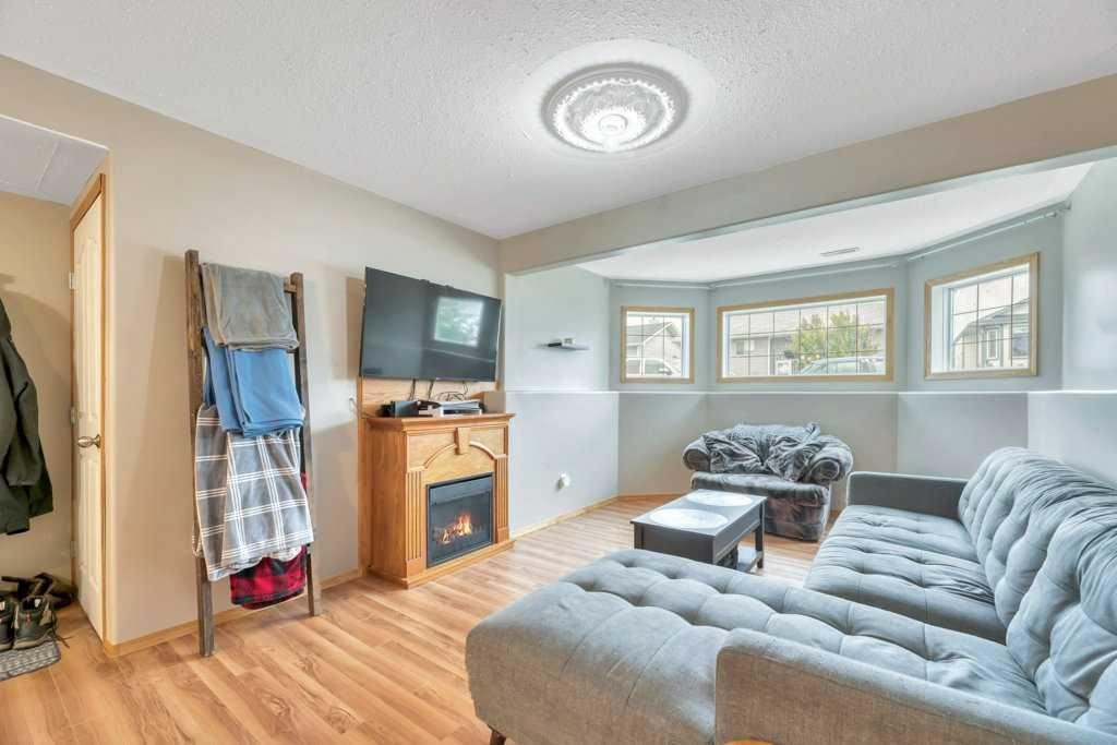 1907 Strathcona Terrace, Strathmore, AB - Indoor Photo Showing Living Room With Fireplace