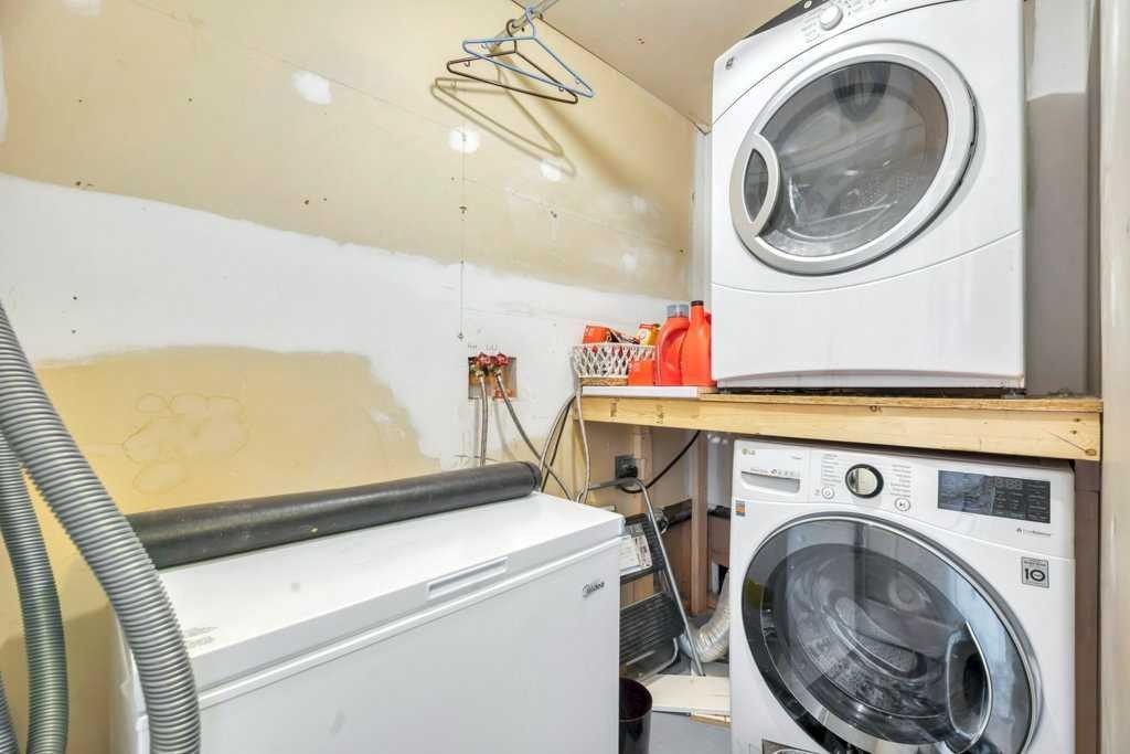 1907 Strathcona Terrace, Strathmore, AB - Indoor Photo Showing Laundry Room