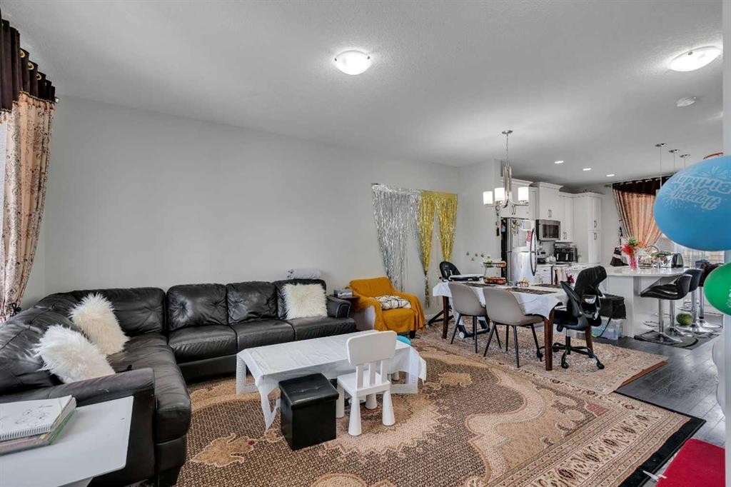 552 Redstone Drive Ne, Calgary, AB