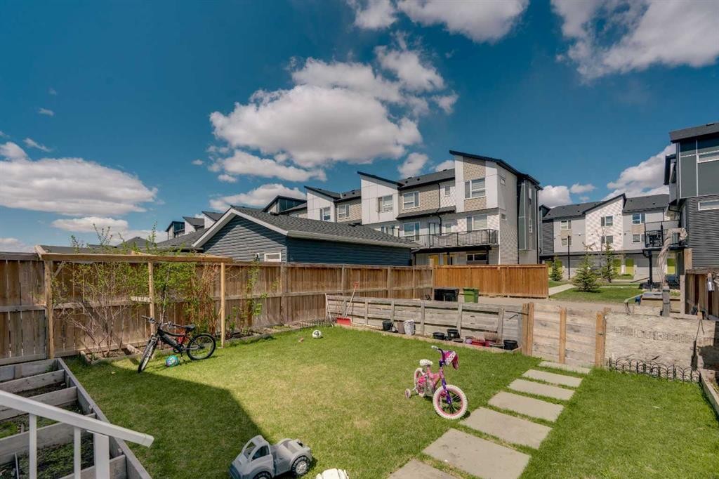 552 Redstone Drive Ne, Calgary, AB