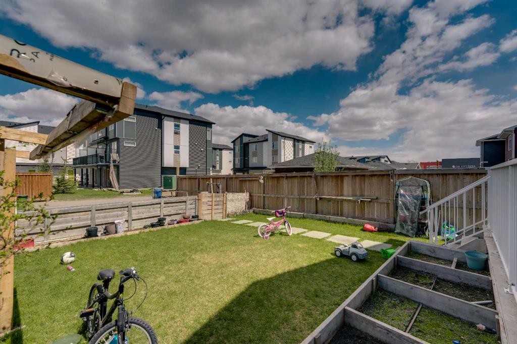 552 Redstone Drive Ne, Calgary, AB