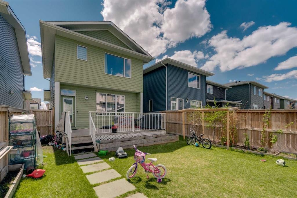 552 Redstone Drive Ne, Calgary, AB