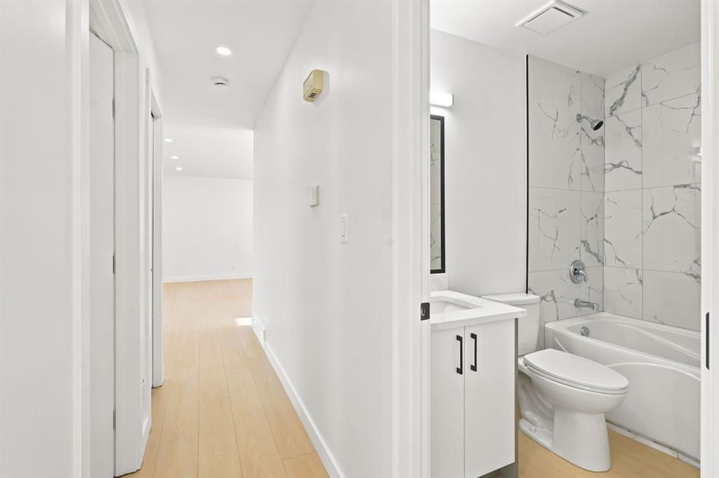 19 Mardale Crescent Ne, Calgary, AB - Indoor Photo Showing Bathroom