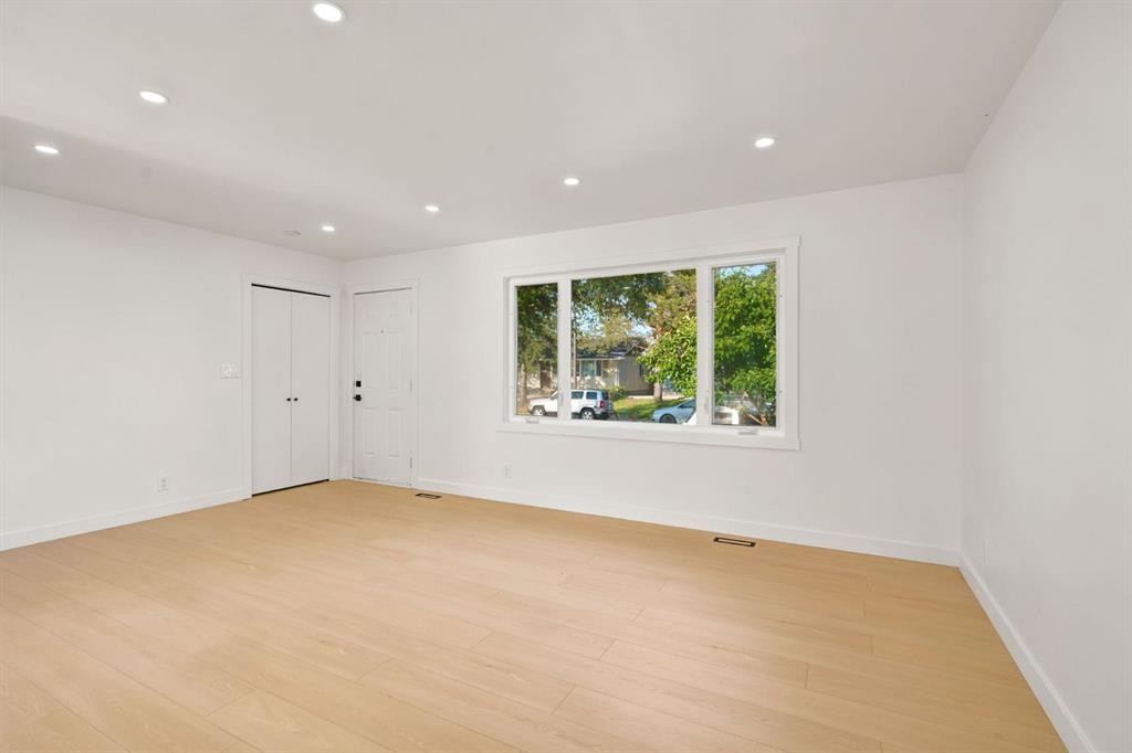 19 Mardale Crescent Ne, Calgary, AB - Indoor Photo Showing Other Room