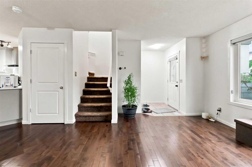 98 Panatella Hill Nw, Calgary, AB - Indoor Photo Showing Other Room
