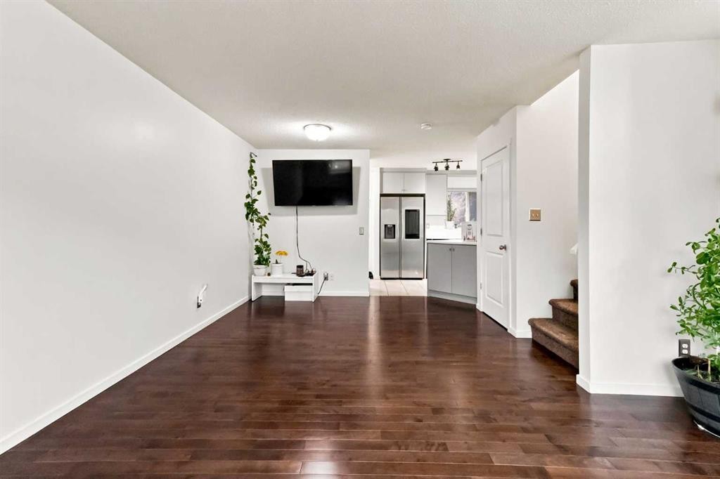 98 Panatella Hill Nw, Calgary, AB - Indoor Photo Showing Other Room