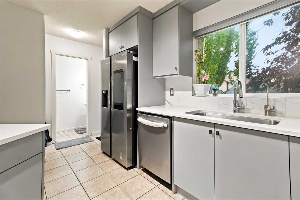 98 Panatella Hill Nw, Calgary, AB - Indoor Photo Showing Kitchen