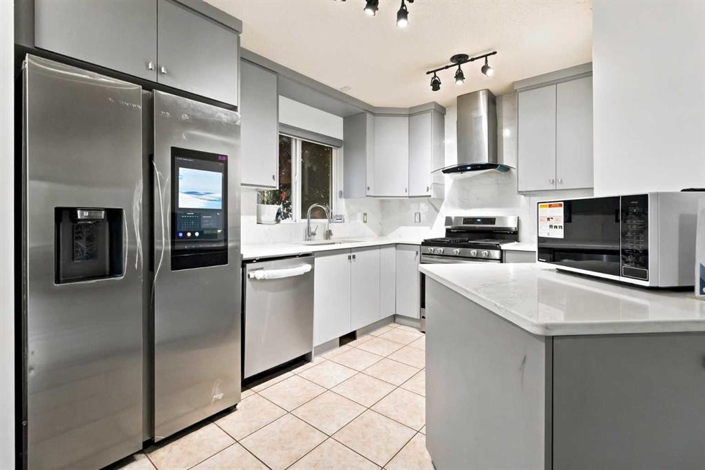 98 Panatella Hill Nw, Calgary, AB - Indoor Photo Showing Kitchen