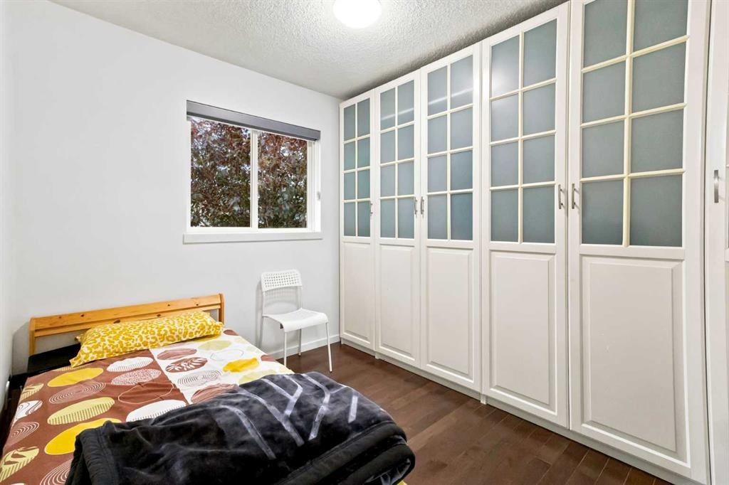 98 Panatella Hill Nw, Calgary, AB - Indoor Photo Showing Bedroom