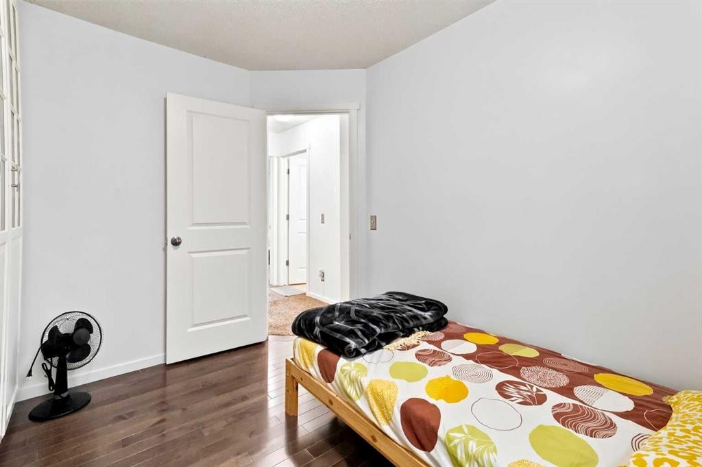 98 Panatella Hill Nw, Calgary, AB - Indoor Photo Showing Bedroom