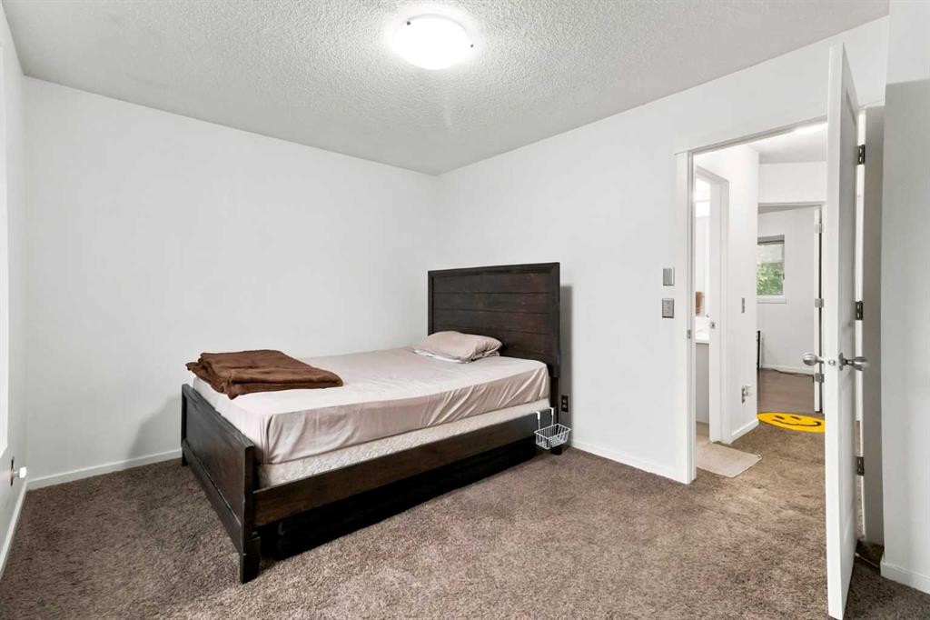 98 Panatella Hill Nw, Calgary, AB - Indoor Photo Showing Bedroom