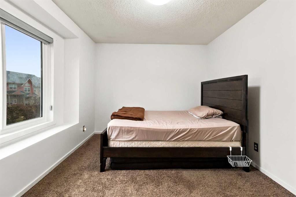 98 Panatella Hill Nw, Calgary, AB - Indoor Photo Showing Bedroom