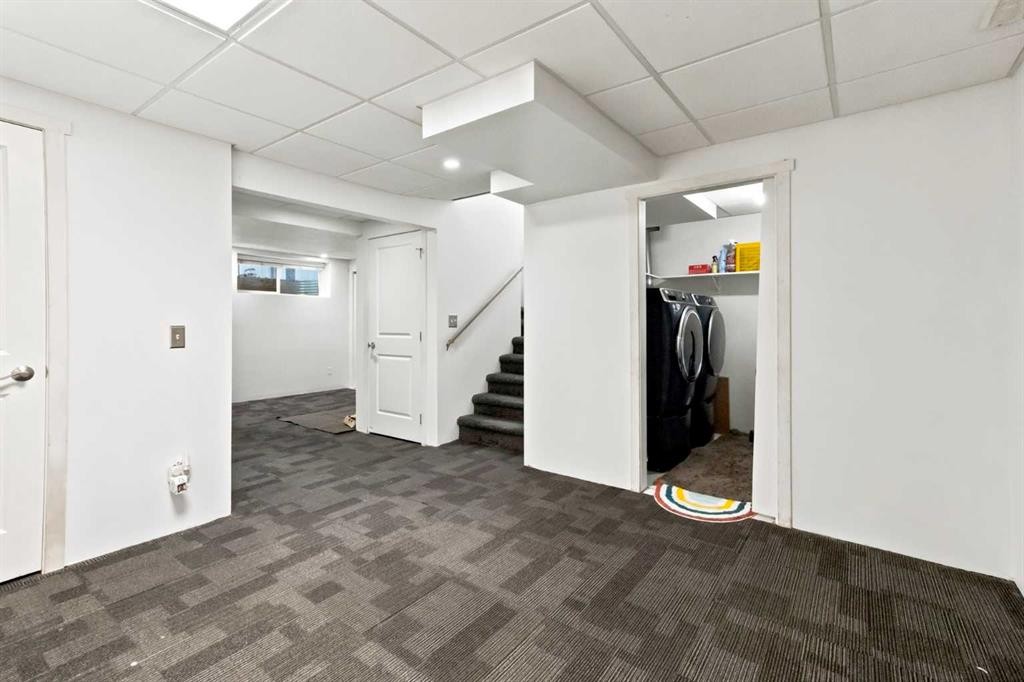 98 Panatella Hill Nw, Calgary, AB - Indoor Photo Showing Other Room