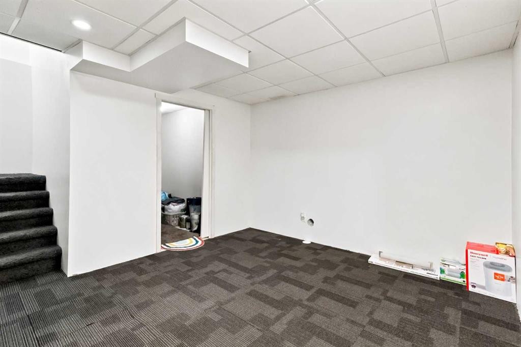 98 Panatella Hill Nw, Calgary, AB - Indoor Photo Showing Other Room