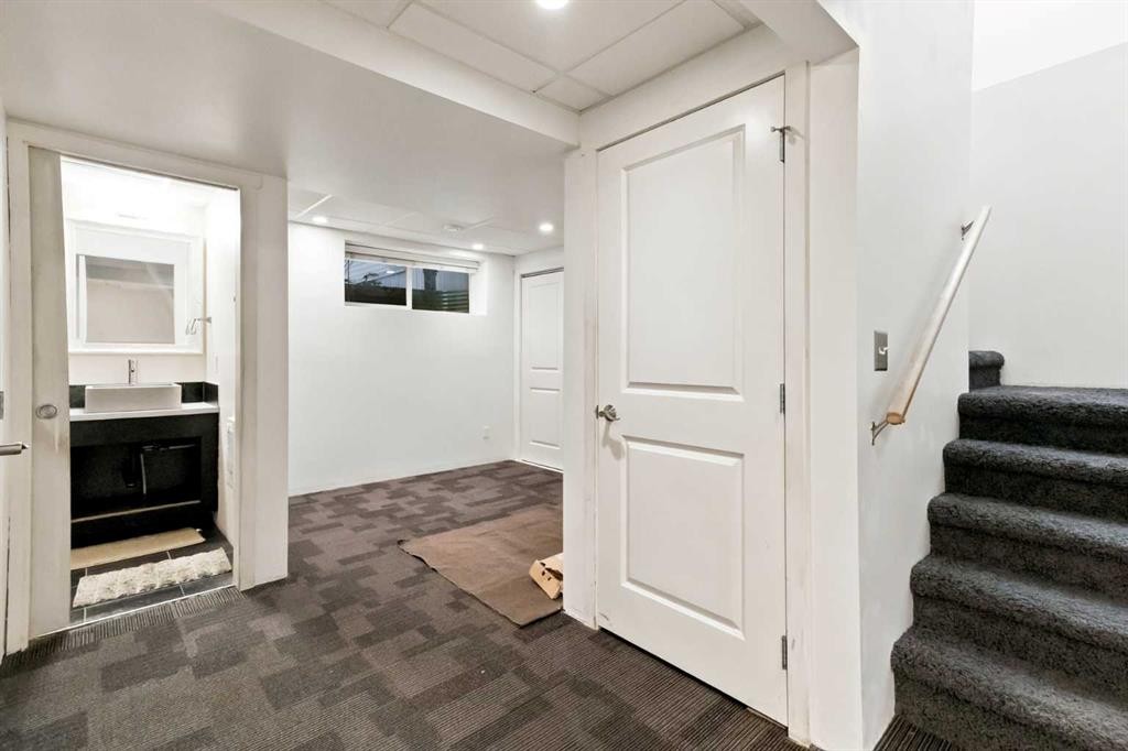 98 Panatella Hill Nw, Calgary, AB - Indoor Photo Showing Other Room