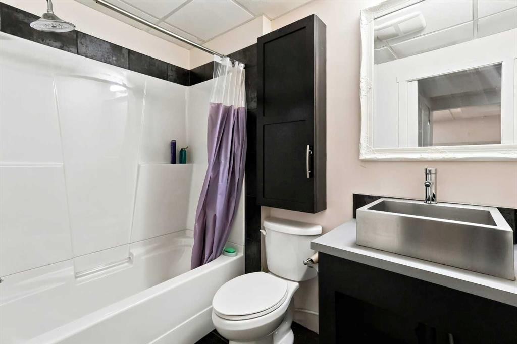 98 Panatella Hill Nw, Calgary, AB - Indoor Photo Showing Bathroom