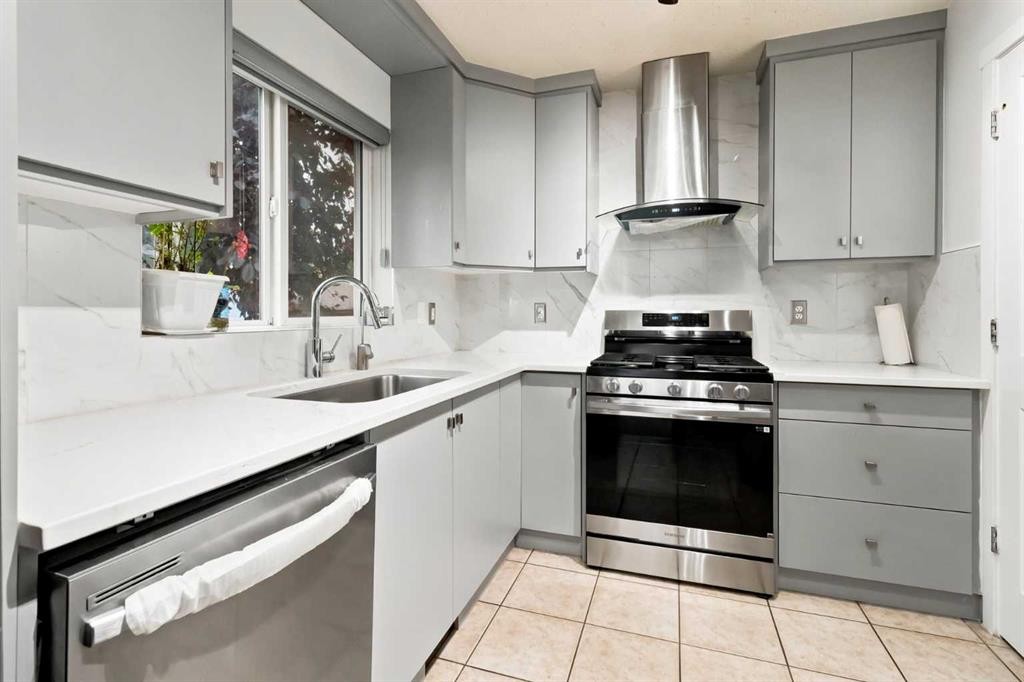 98 Panatella Hill Nw, Calgary, AB - Indoor Photo Showing Kitchen