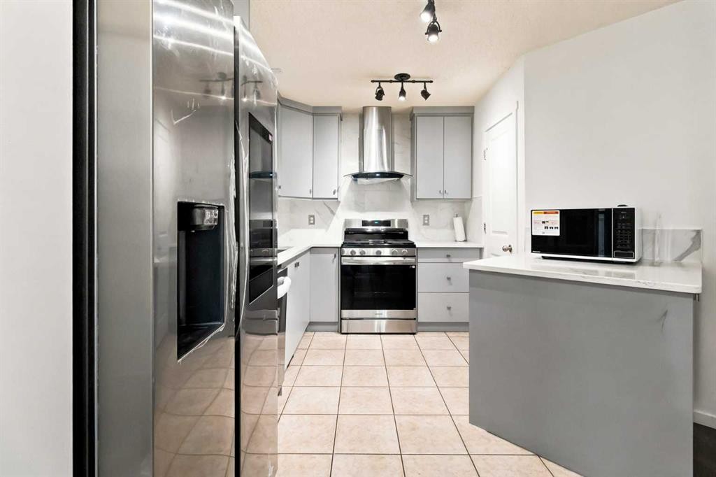 98 Panatella Hill Nw, Calgary, AB - Indoor Photo Showing Kitchen