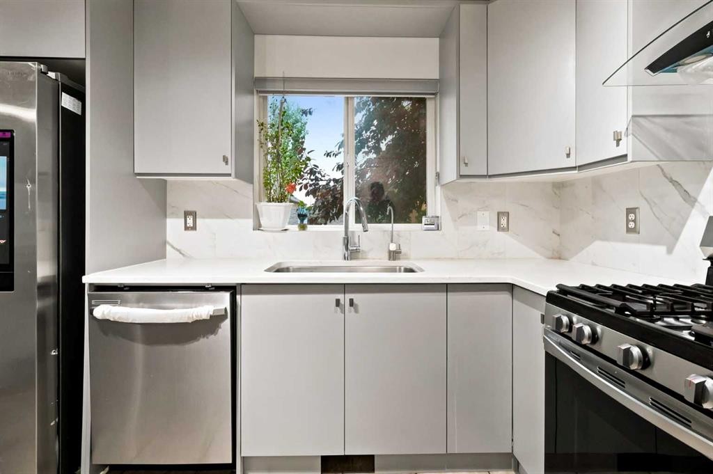 98 Panatella Hill Nw, Calgary, AB - Indoor Photo Showing Kitchen